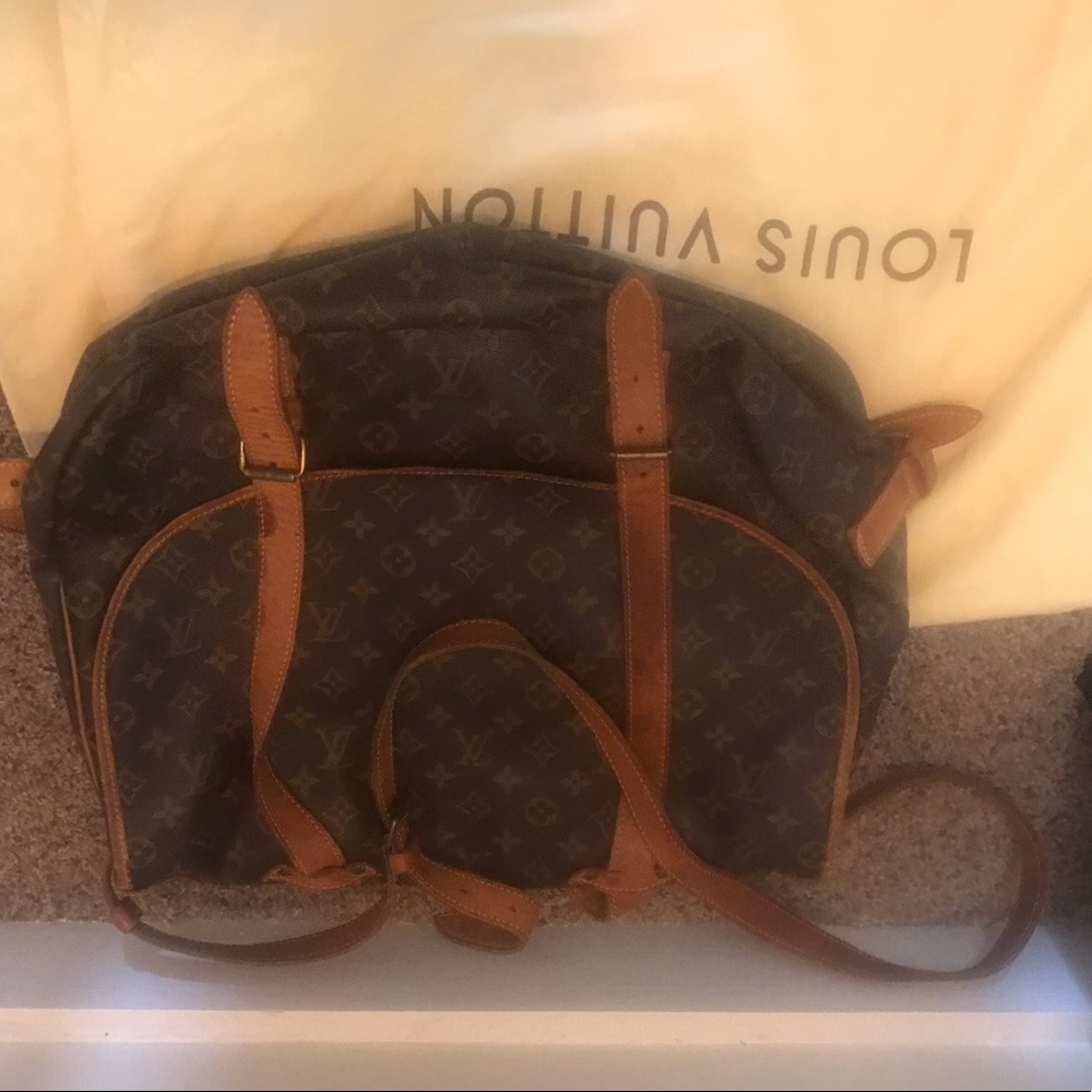 Authentic louis vuitton cross body bag w dustcover